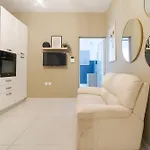 Appartamento Central, Fully Equipped 1br With Ac & Wifi By 360 Estates *