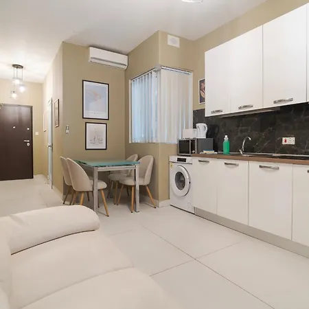 Central, Fully Equipped 1br With Ac & Wifi By 360 Estates 아파트 그지라